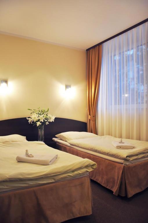 Hotel Pojezierze Szczecinek Buitenkant foto